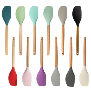 ESPATULA CURVA DE SILICONE CB MADEIRA EM9693